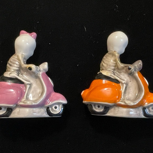Blue Sky Clayworks Sugar Skull Scooter Couple Salt and Pepper Shakers. - Picture 4 of 7